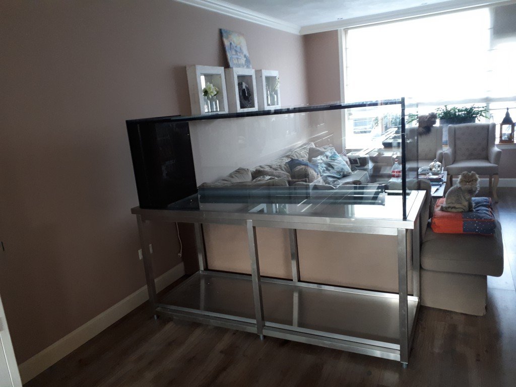 Rvs frame. Zoutwater aquarium  met sump . 